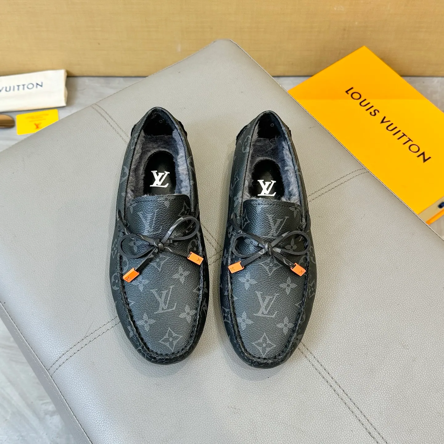 Factory price: 460💰 [LV] Autumn and winter style fur integrated 2025 men's beanie shoes (top version in the market) presbyopic leather ➕ real wool lining, original packaging. Size: 38-45